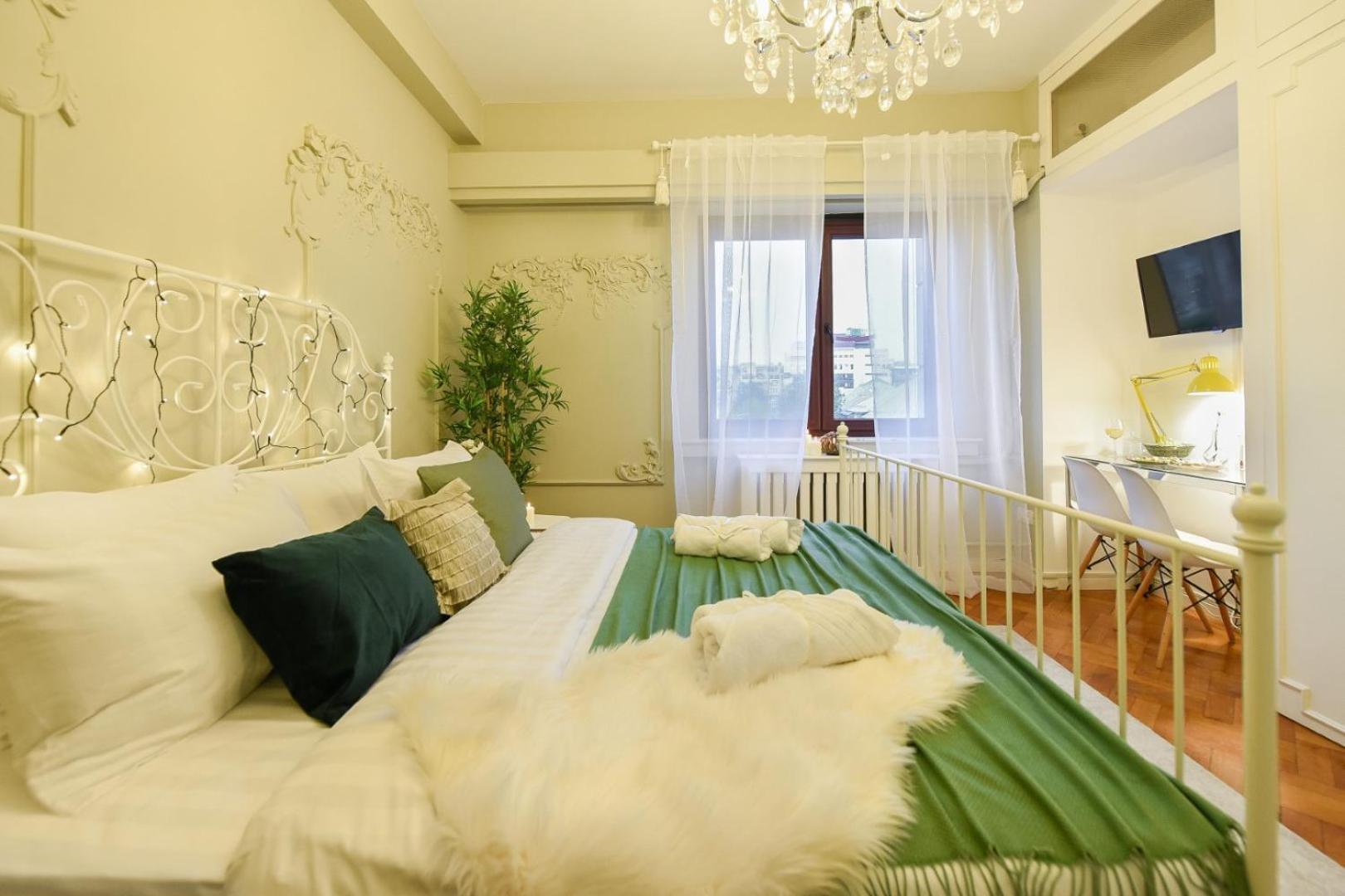 Cozy Studio Overlooking The Old Town Букурещ Екстериор снимка