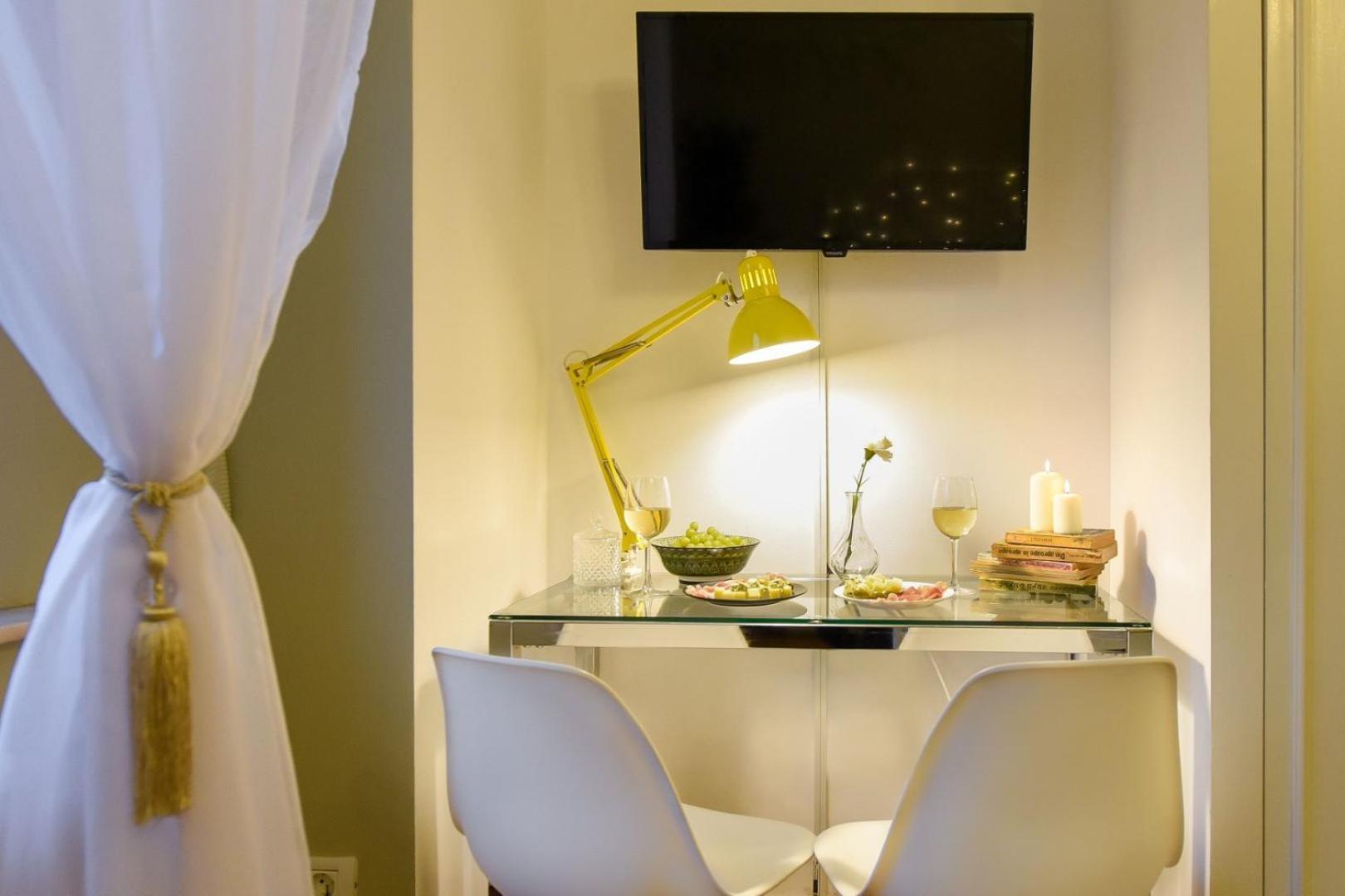 Cozy Studio Overlooking The Old Town Букурещ Екстериор снимка
