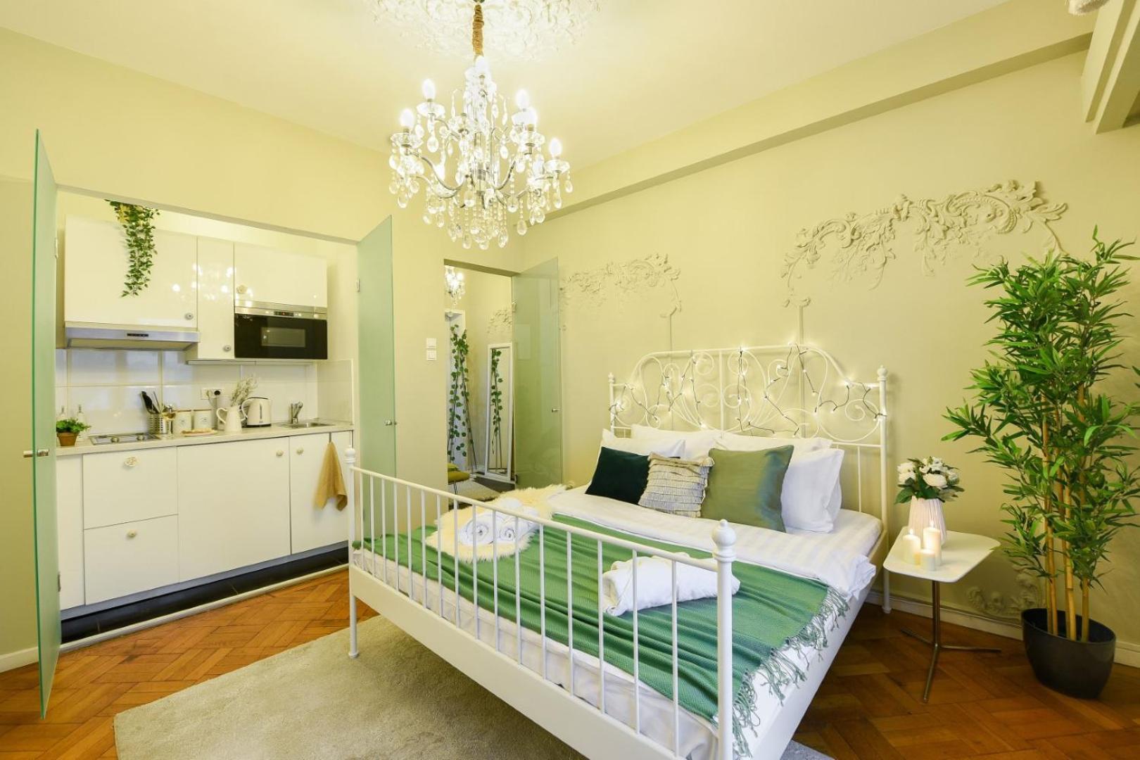 Cozy Studio Overlooking The Old Town Букурещ Екстериор снимка