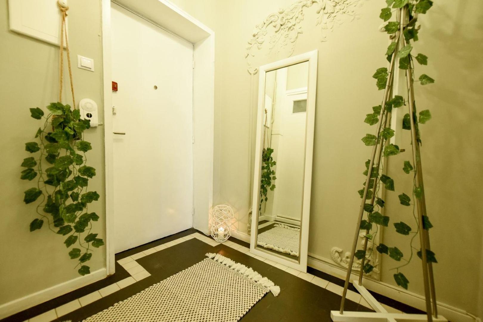 Cozy Studio Overlooking The Old Town Букурещ Екстериор снимка