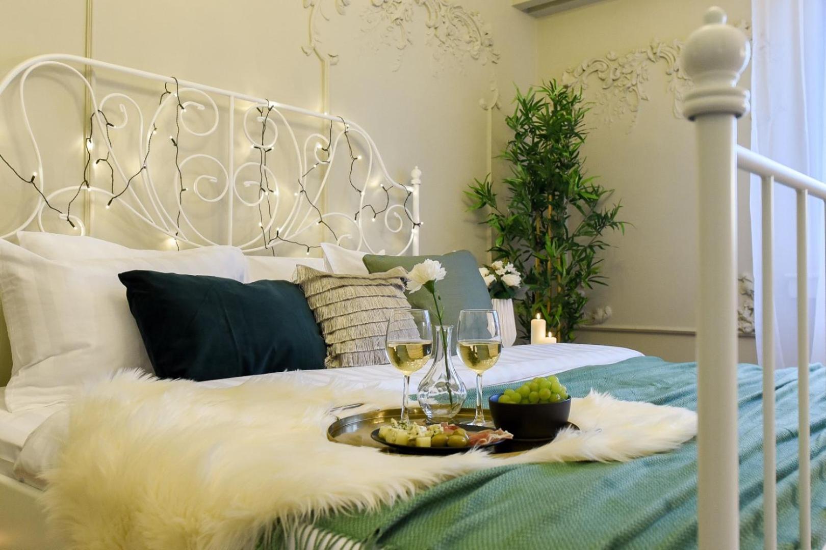 Cozy Studio Overlooking The Old Town Букурещ Екстериор снимка