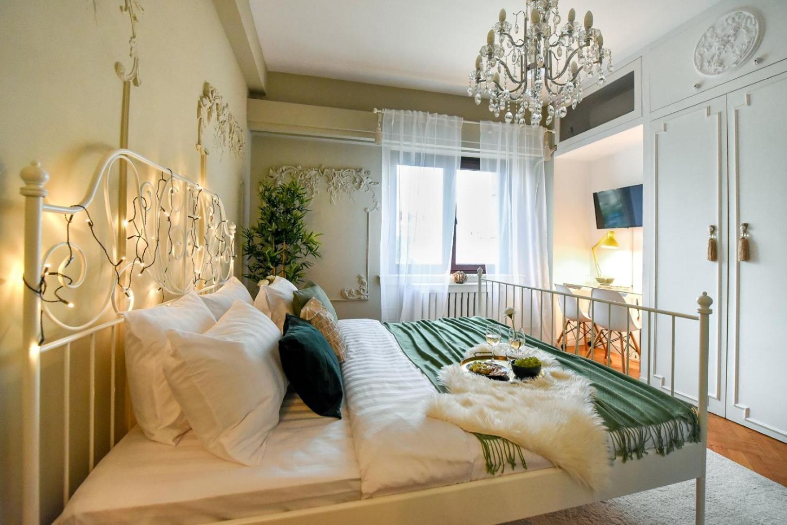 Cozy Studio Overlooking The Old Town Букурещ Екстериор снимка